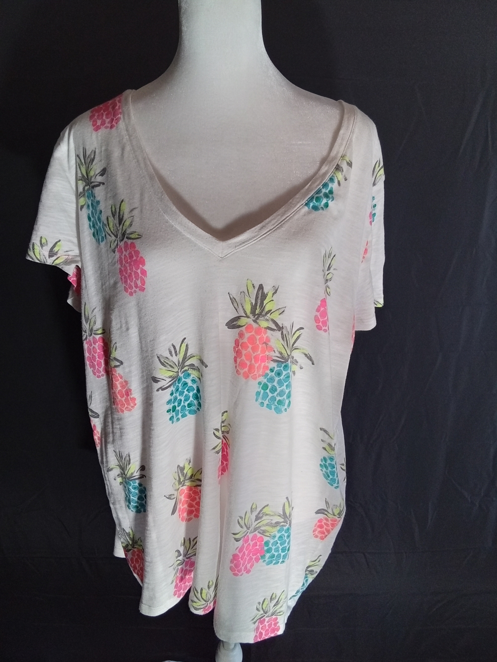 Merona Cream V-Neck Pineapple Print Tee in Pink & Teal 👠